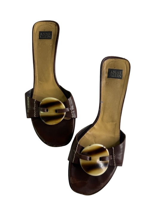 Anne Klein Chocolate Brown Shell Embellished Kitten Heel Sandal Size 7.5 - Picture 4 of 8